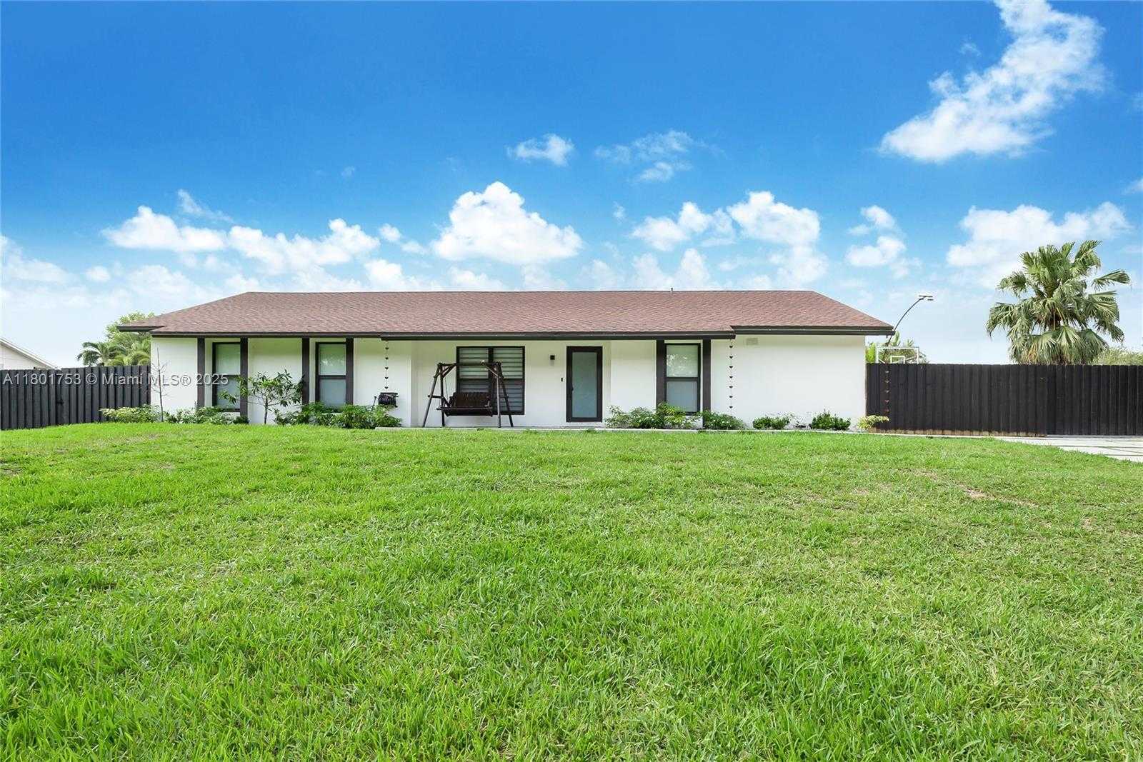 Small Image of 8840 SOUTH WEST 181ST TER, Palmetto Bay Number 3