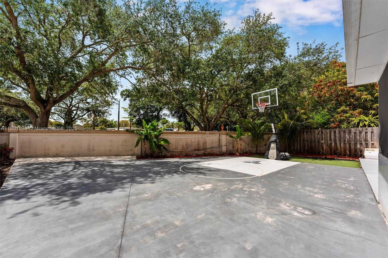 Small Image of 6800 BAYFRONT CIRCLE, Margate Number 15