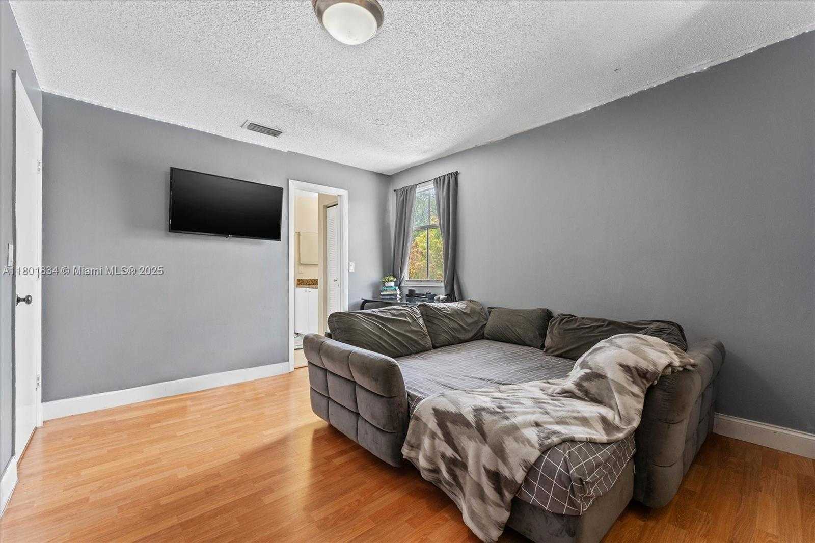 Small Image of 6800 BAYFRONT CIRCLE, Margate Number 27