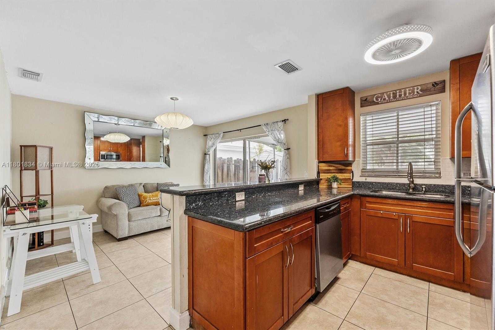 Small Image of 6800 BAYFRONT CIRCLE, Margate Number 7