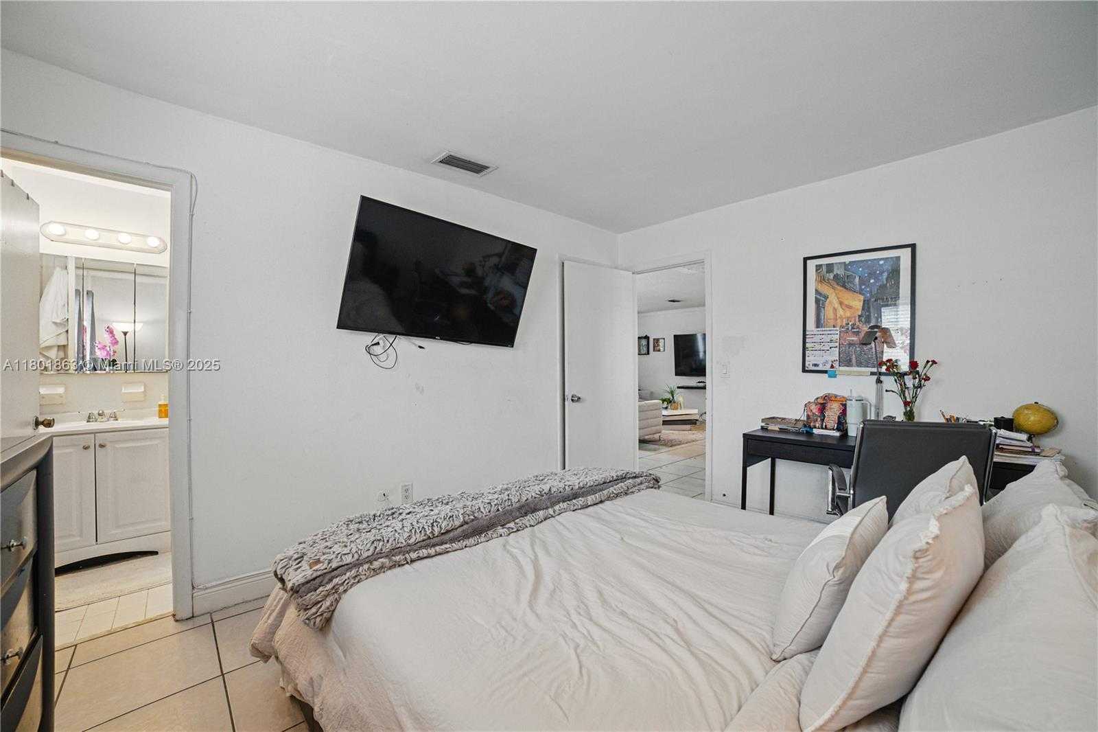 Small Image of 6400 SHERIDAN ST, Hollywood Number 14