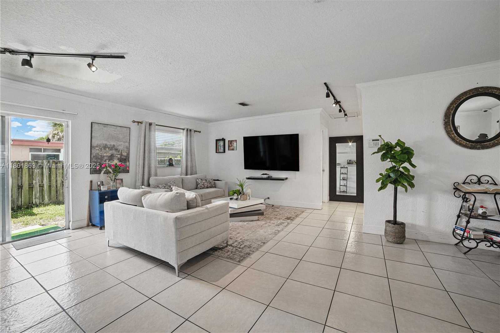 Small Image of 6400 SHERIDAN ST, Hollywood Number 6