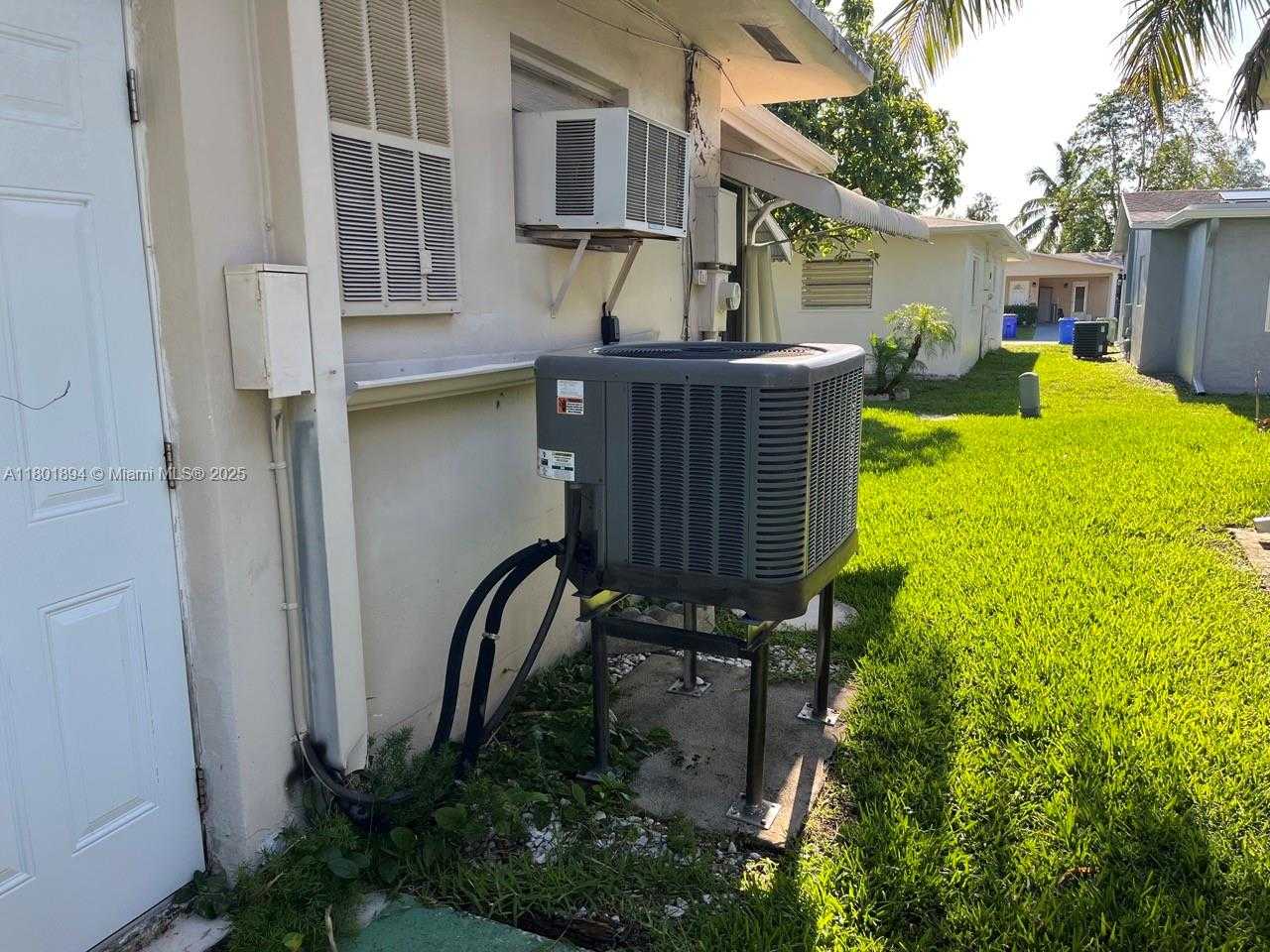 Small Image of 1130 NORTH WEST 67TH AVE, Margate Number 24