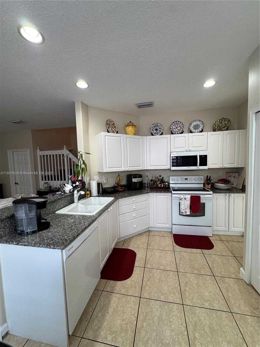 Small Image of 4892 NORTH WEST 109TH PL, Doral Number 18