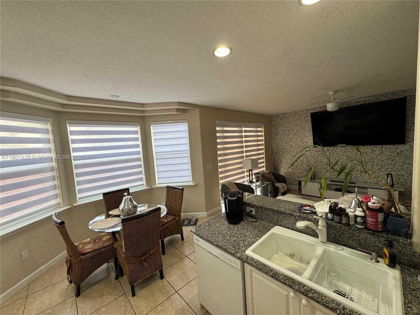 Small Image of 4892 NORTH WEST 109TH PL, Doral Number 19