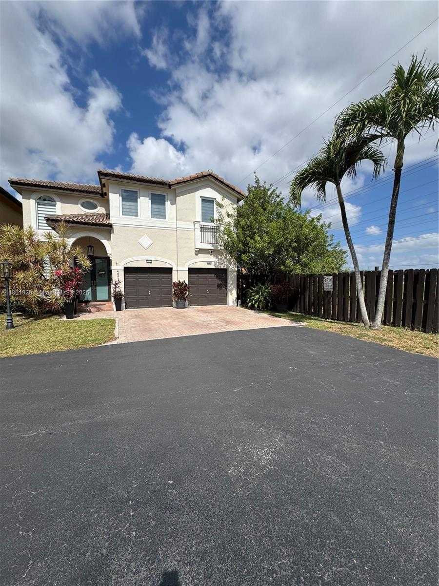 Small Image of 4892 NORTH WEST 109TH PL, Doral Number 2