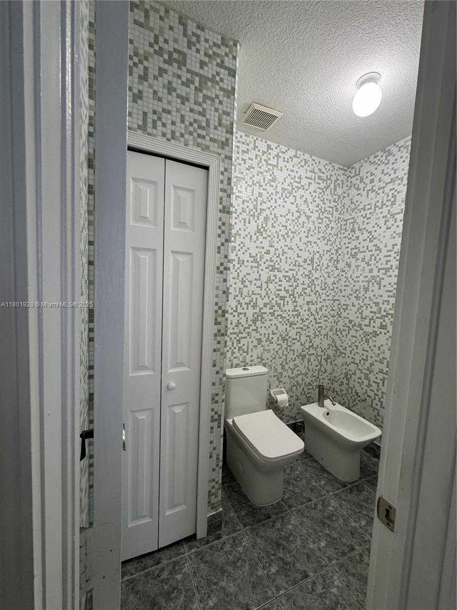 Small Image of 4892 NORTH WEST 109TH PL, Doral Number 28