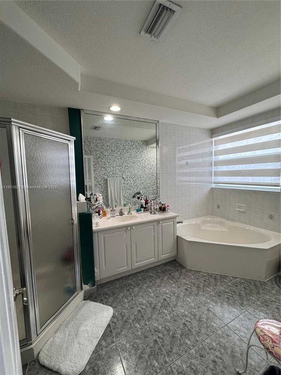 Small Image of 4892 NORTH WEST 109TH PL, Doral Number 29