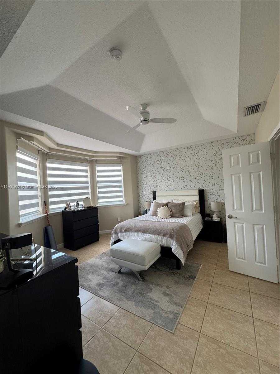 Small Image of 4892 NORTH WEST 109TH PL, Doral Number 31
