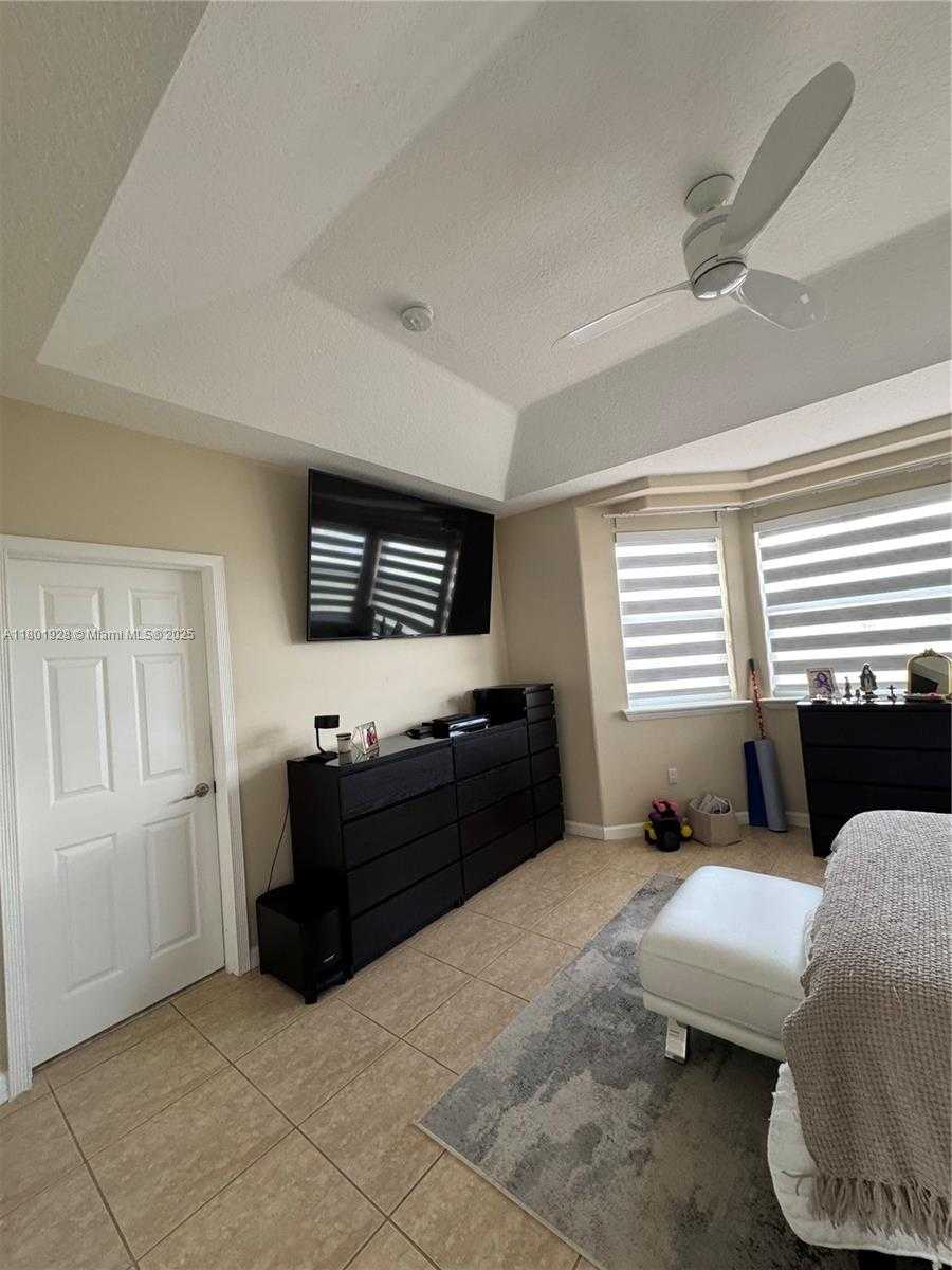Small Image of 4892 NORTH WEST 109TH PL, Doral Number 32