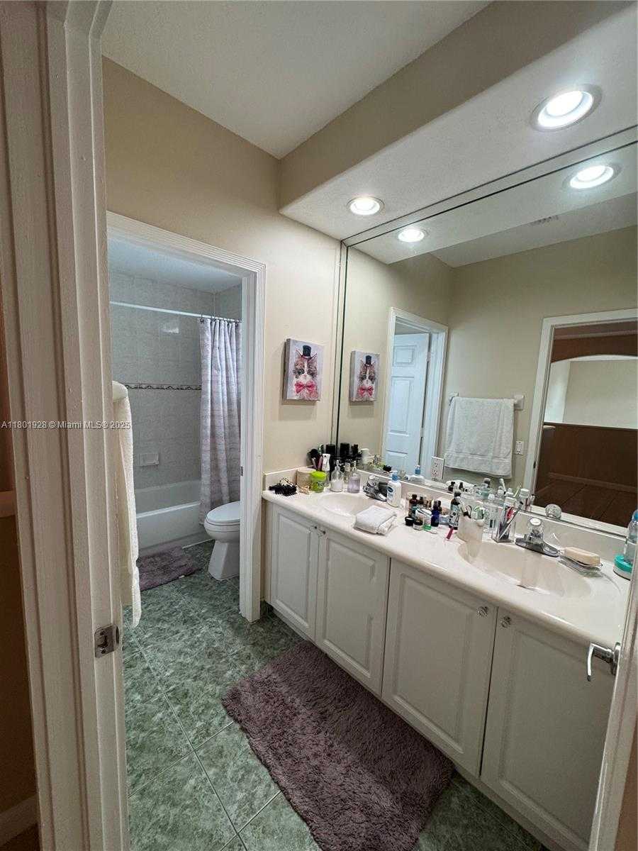 Small Image of 4892 NORTH WEST 109TH PL, Doral Number 34