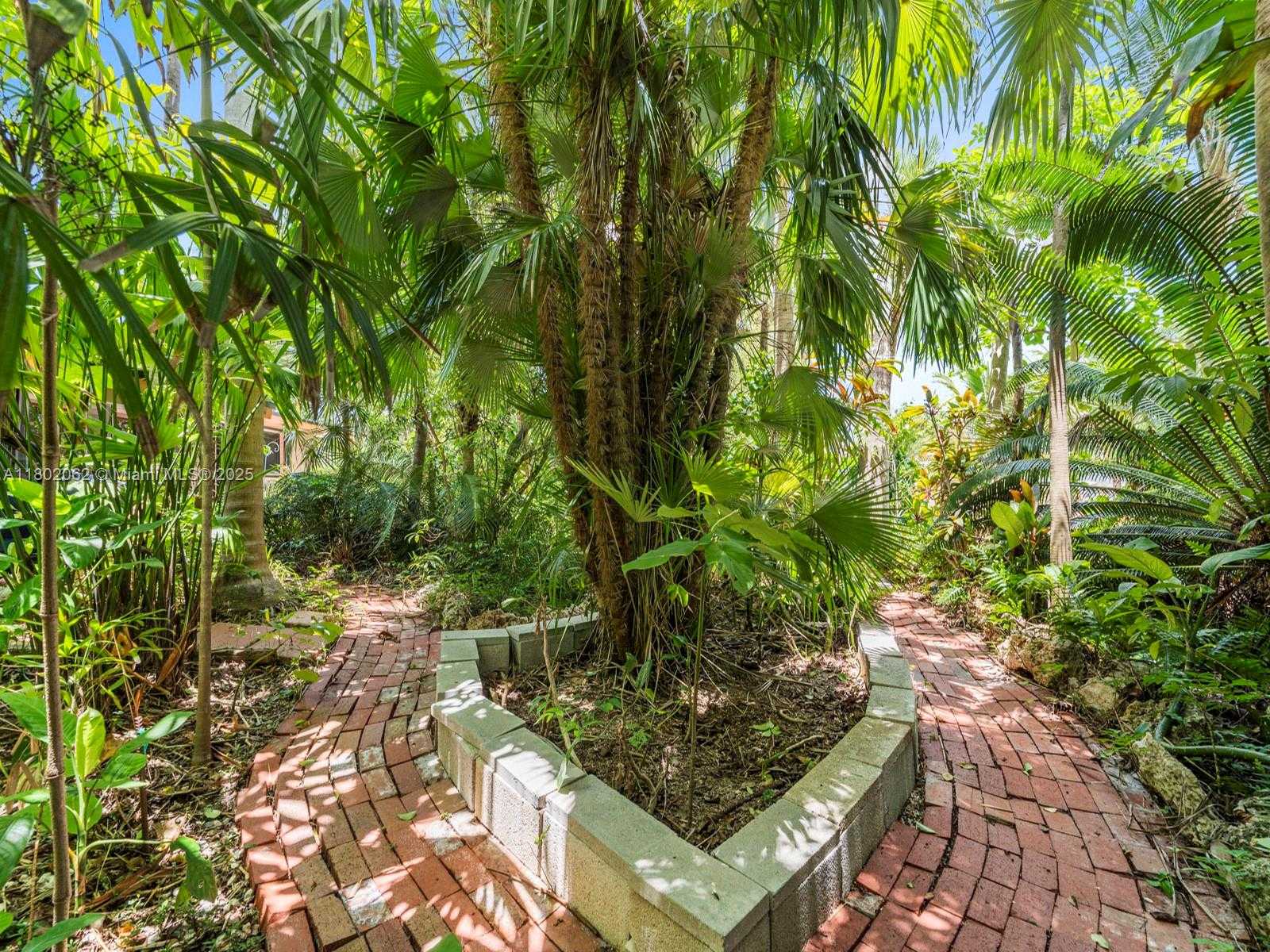 Small Image of 18710 BELMONT DR, Cutler Bay Number 39