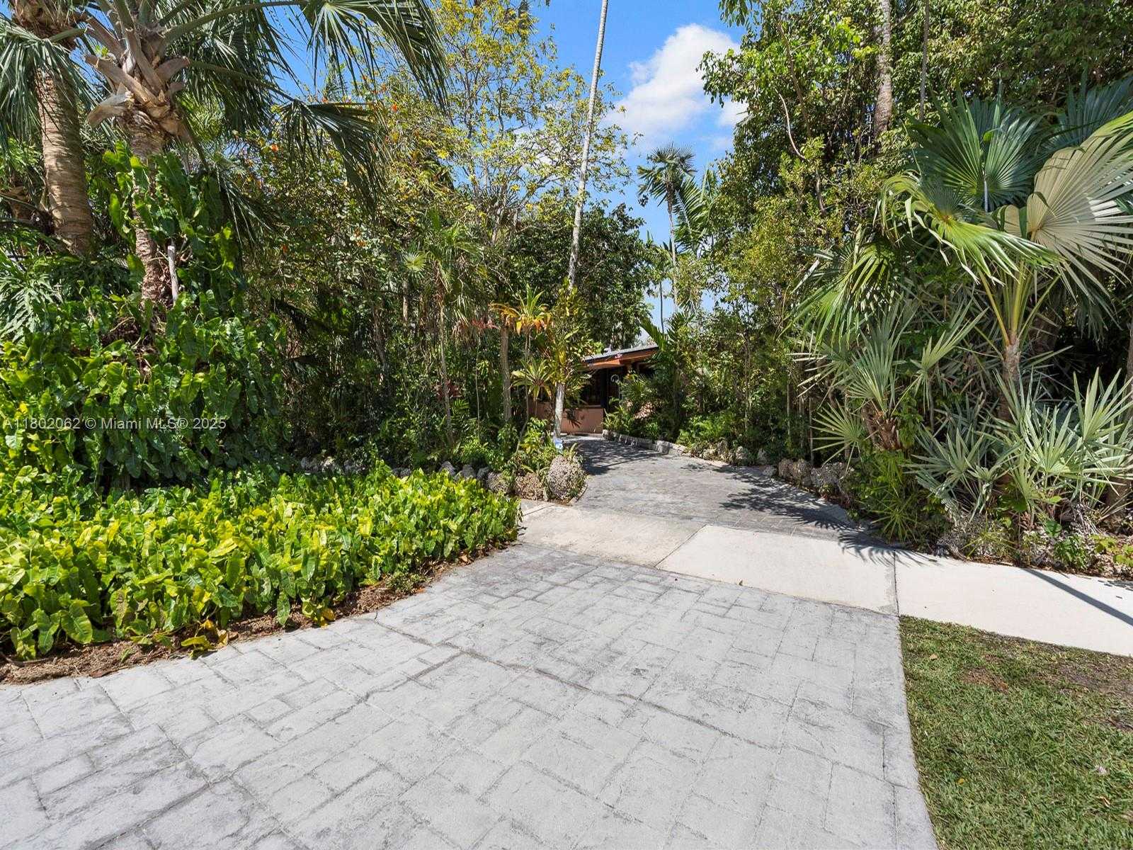 Small Image of 18710 BELMONT DR, Cutler Bay Number 45