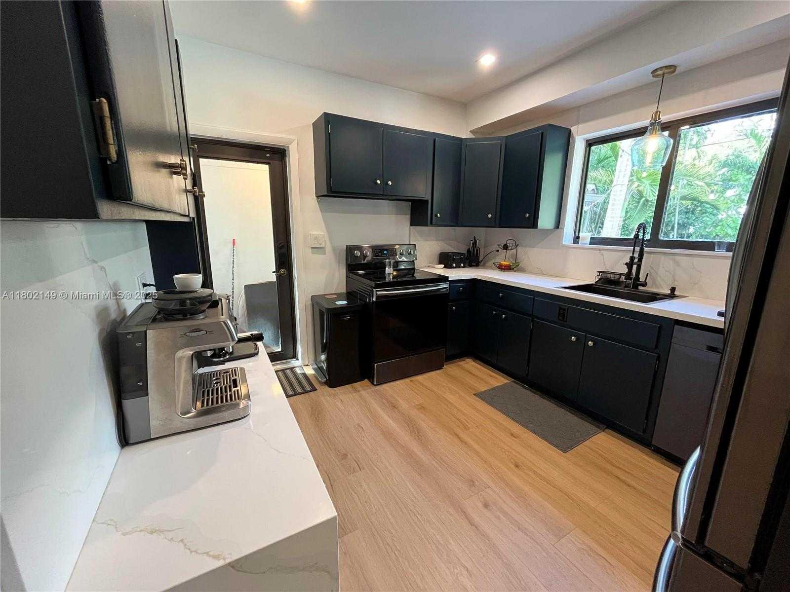 Small Image of 465 NORTH EAST 52ND ST, Miami Number 16