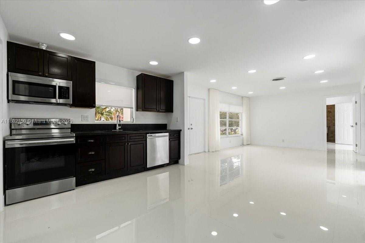 Small Image of 1910 NORTH WEST 36TH ST, Oakland Park Number 17