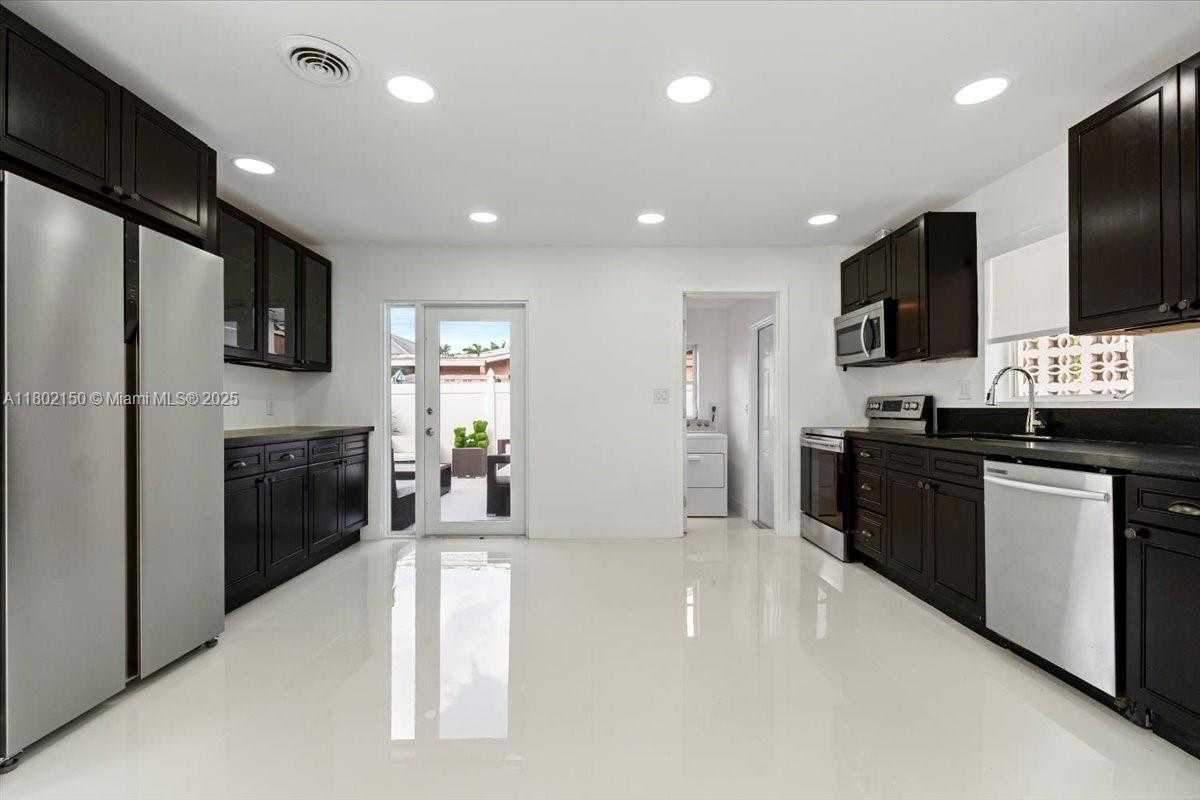 Small Image of 1910 NORTH WEST 36TH ST, Oakland Park Number 19