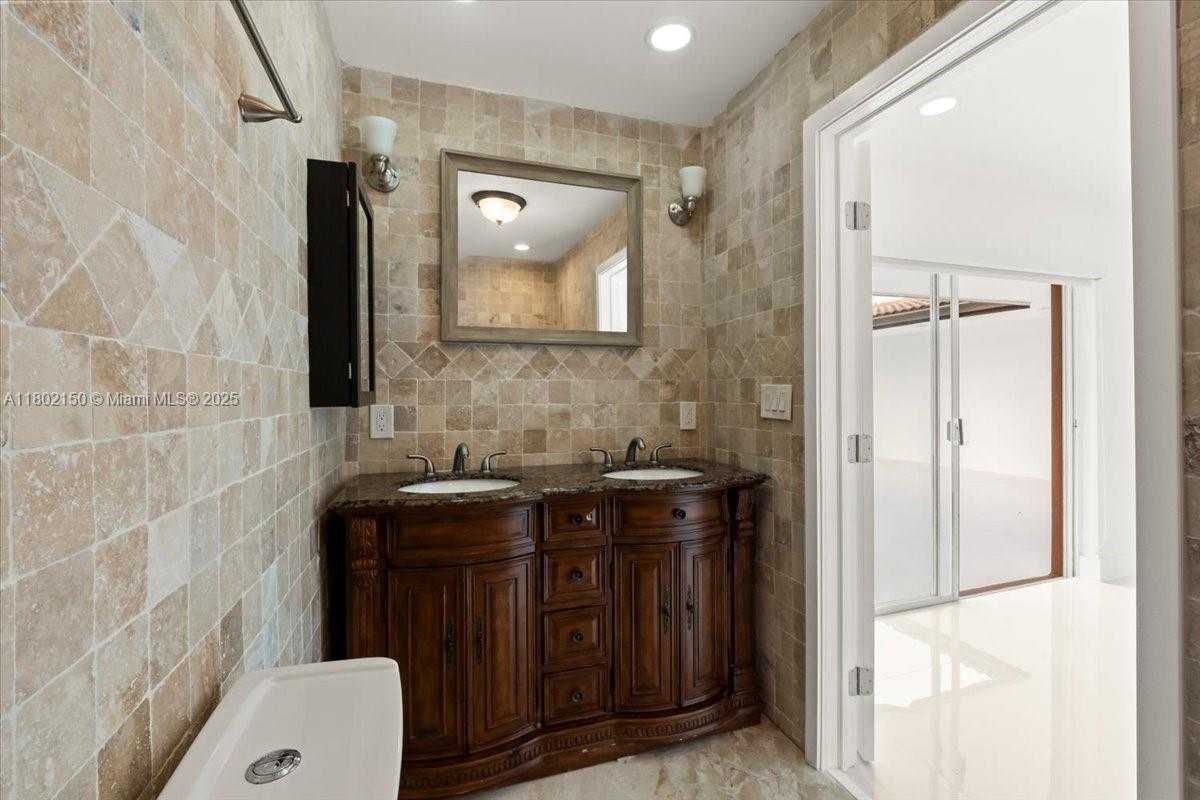 Small Image of 1910 NORTH WEST 36TH ST, Oakland Park Number 21