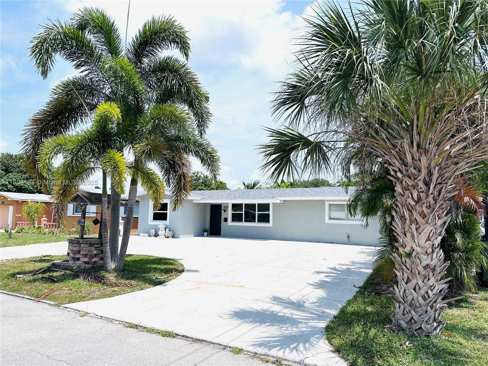 Small Image of 8761 NORTH WEST 12TH ST, Pembroke Pines Number 2