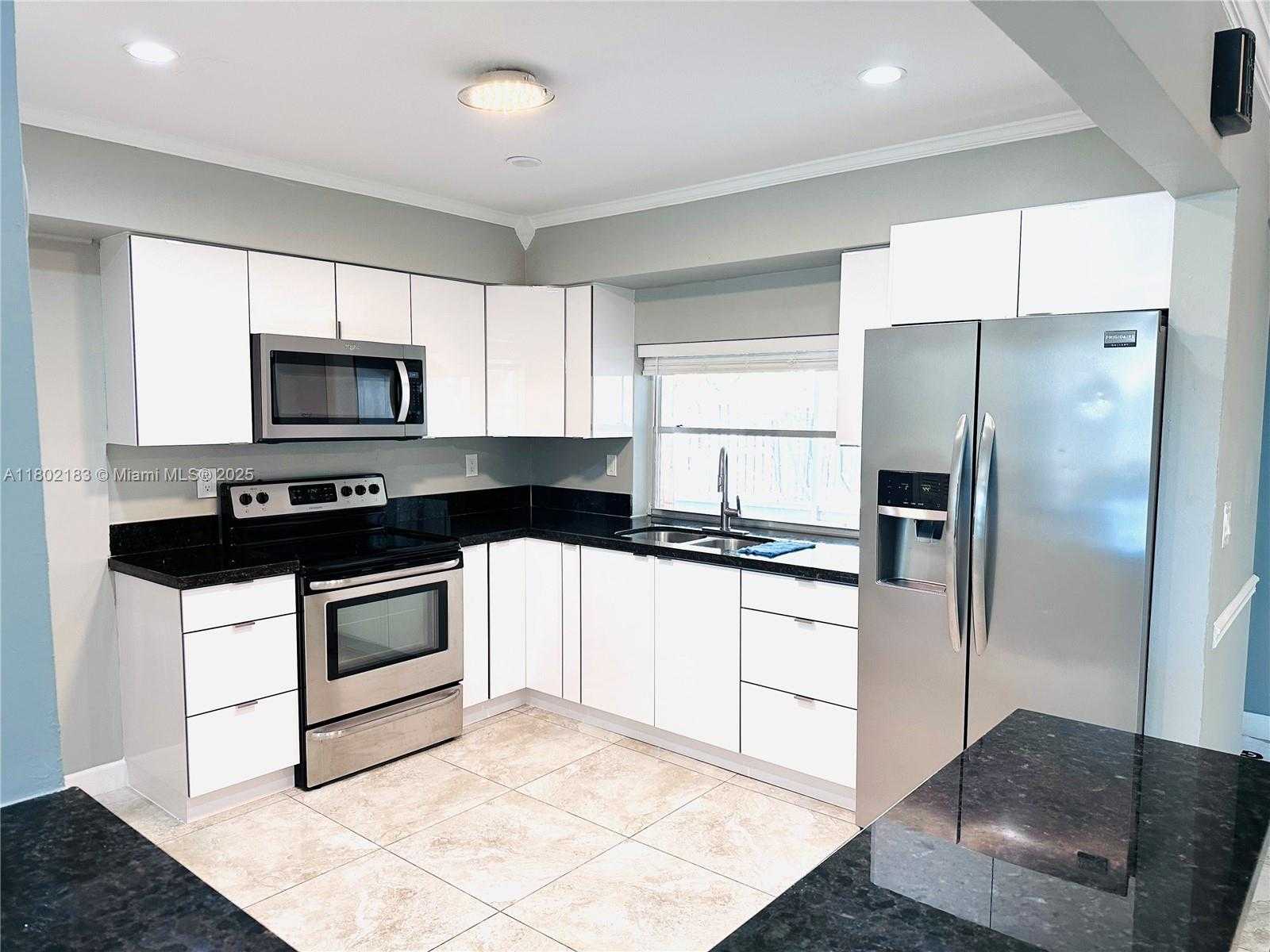 Small Image of 8761 NORTH WEST 12TH ST, Pembroke Pines Number 3