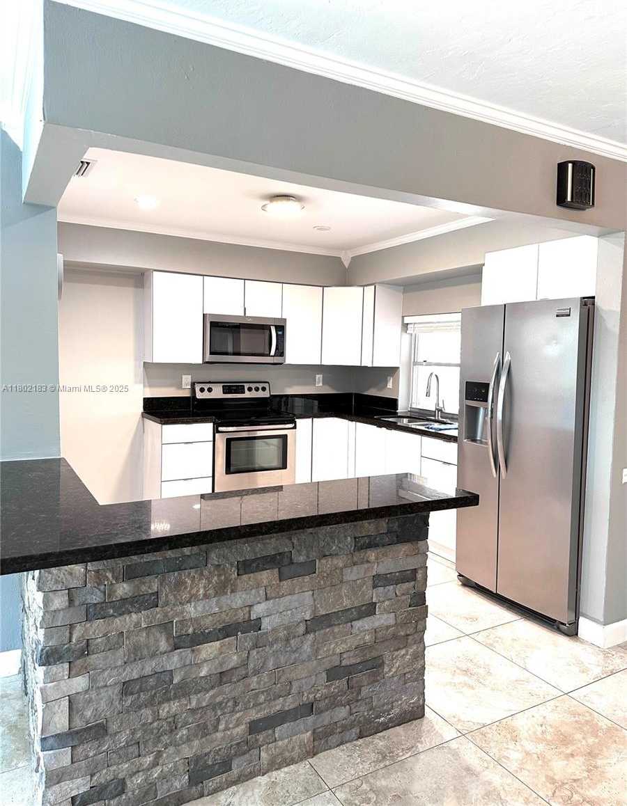 Small Image of 8761 NORTH WEST 12TH ST, Pembroke Pines Number 4