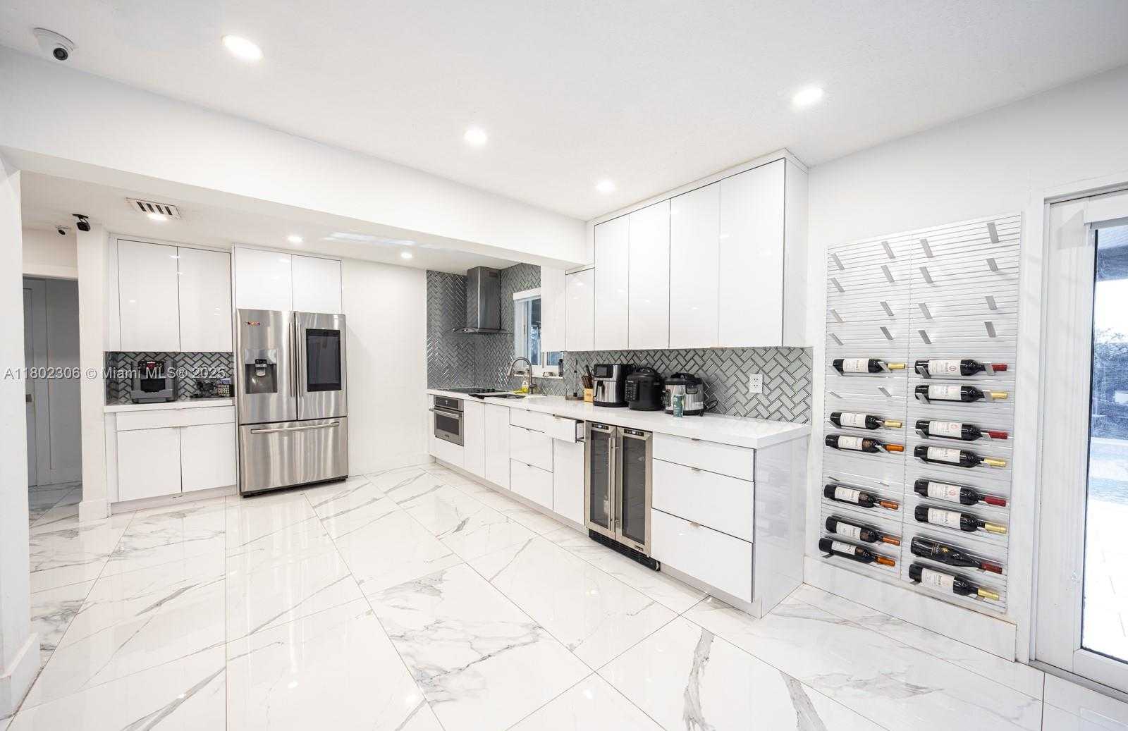 Small Image of 18250 NORTH WEST 86TH AVE, Hialeah Number 10