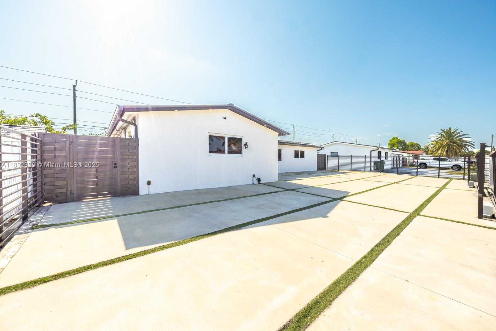 Small Image of 18250 NORTH WEST 86TH AVE, Hialeah Number 18