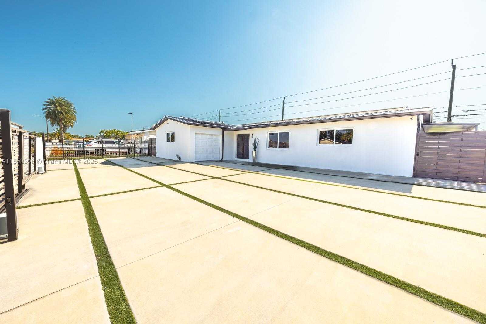 Small Image of 18250 NORTH WEST 86TH AVE, Hialeah Number 19