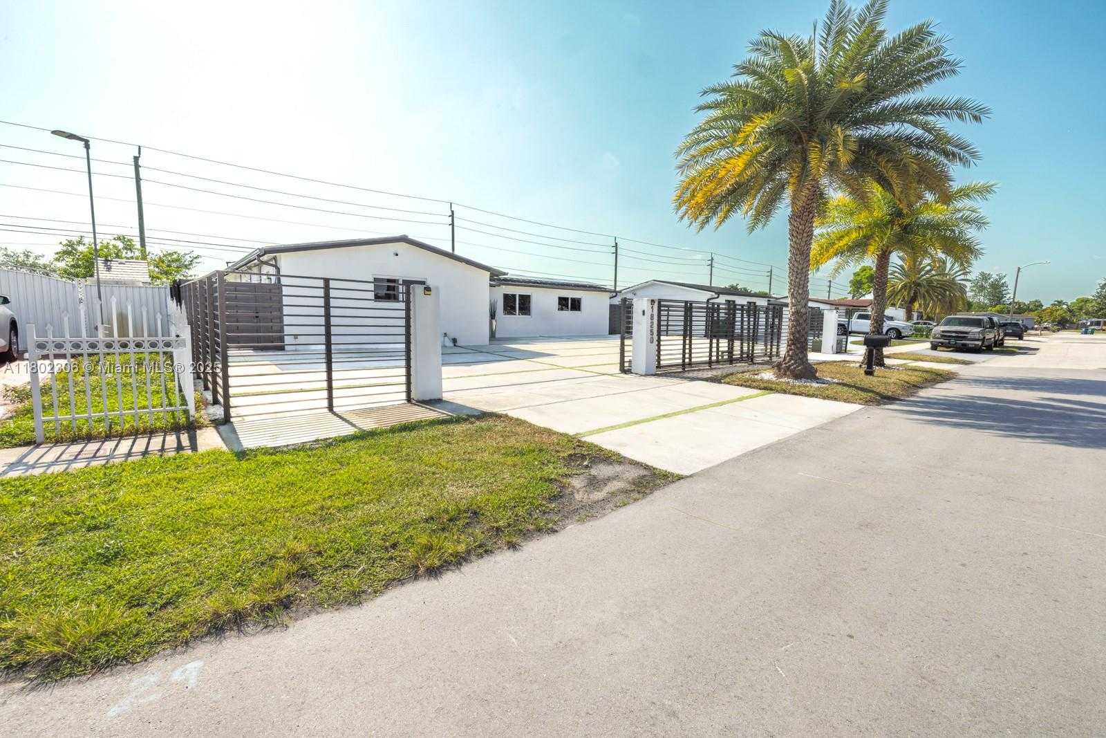 Small Image of 18250 NORTH WEST 86TH AVE, Hialeah Number 2