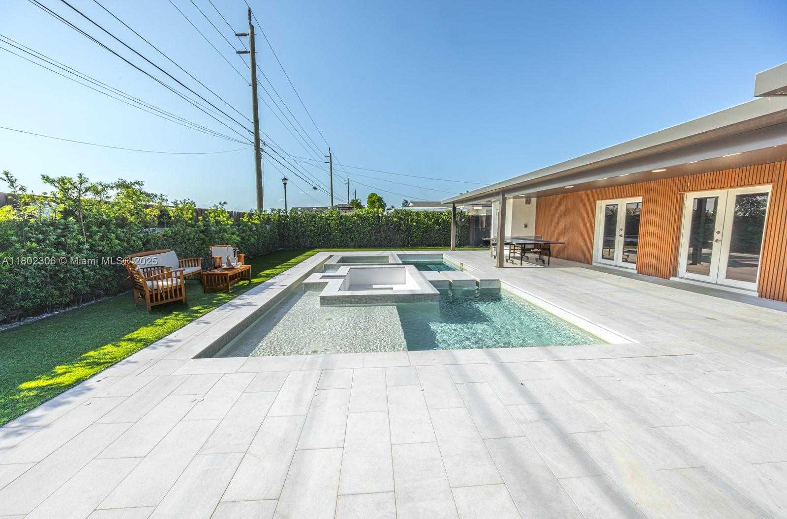 Small Image of 18250 NORTH WEST 86TH AVE, Hialeah Number 21