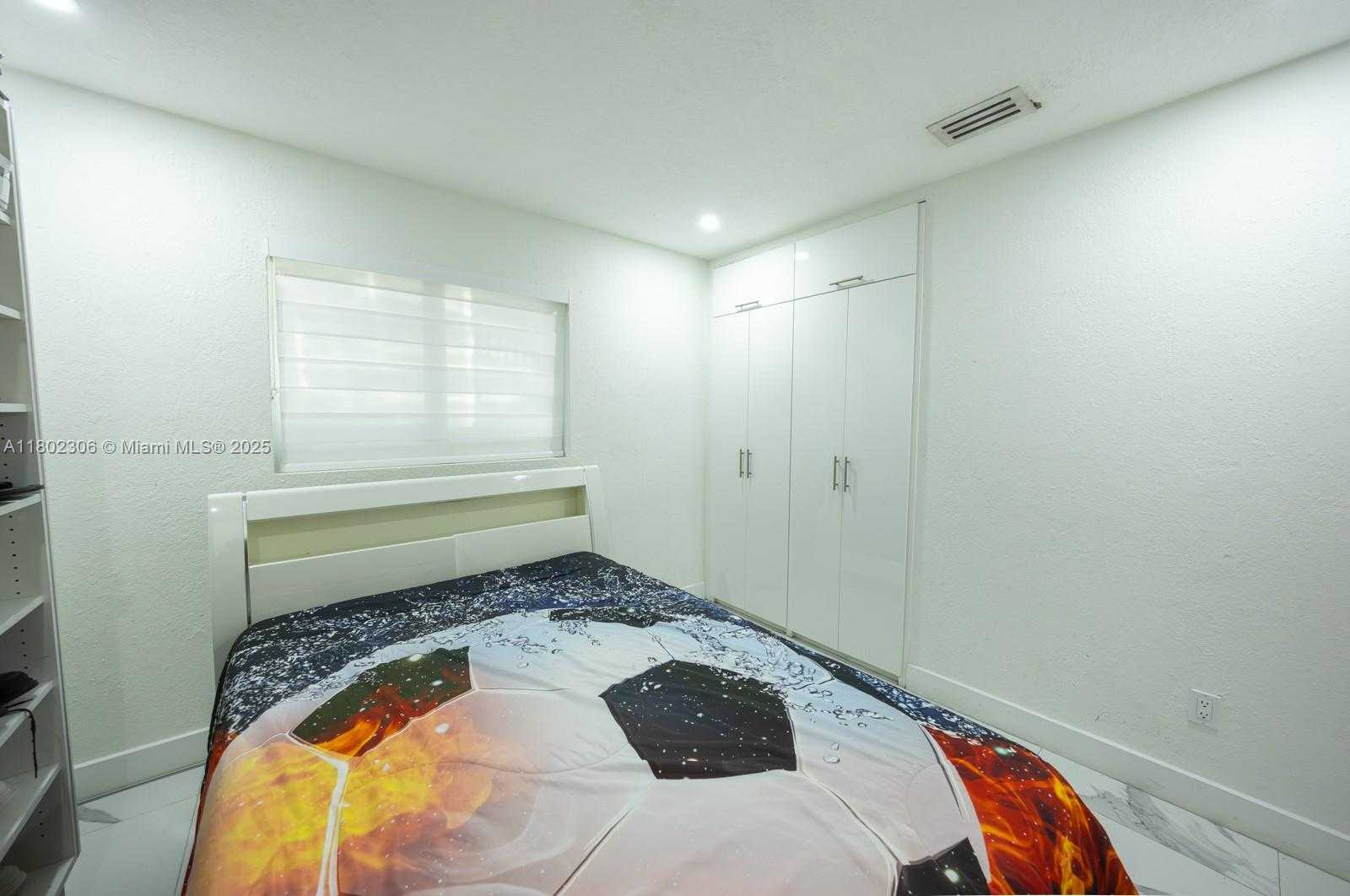 Small Image of 18250 NORTH WEST 86TH AVE, Hialeah Number 27