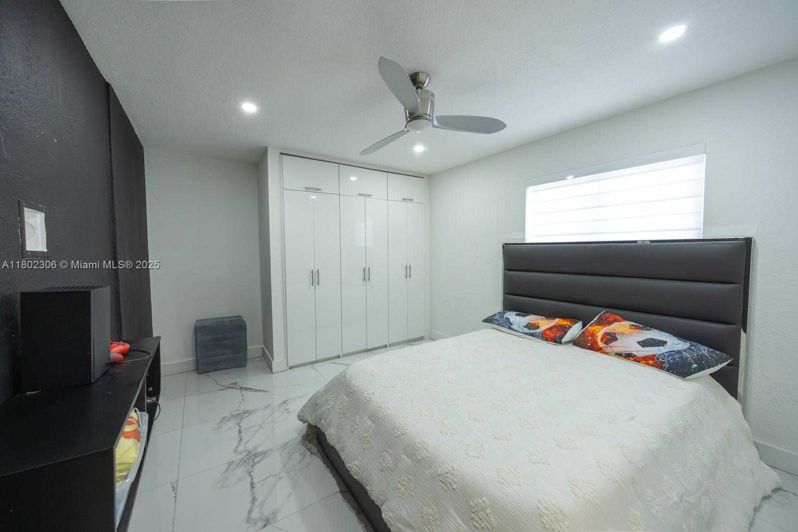 Small Image of 18250 NORTH WEST 86TH AVE, Hialeah Number 28
