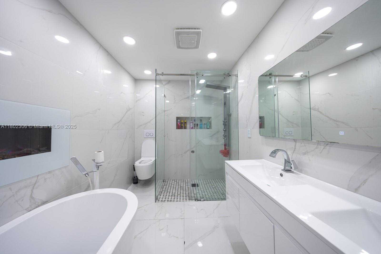 Small Image of 18250 NORTH WEST 86TH AVE, Hialeah Number 32
