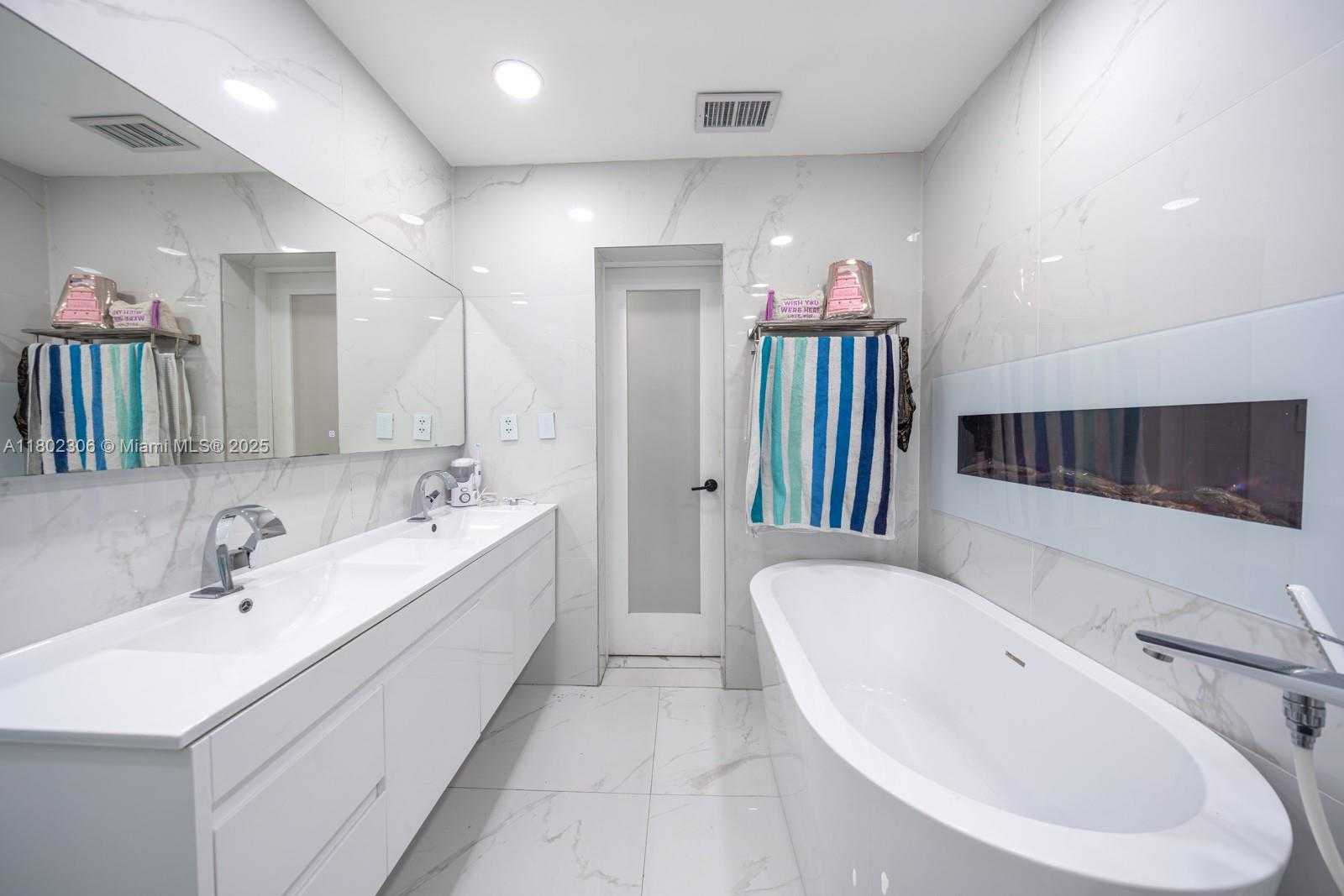 Small Image of 18250 NORTH WEST 86TH AVE, Hialeah Number 33