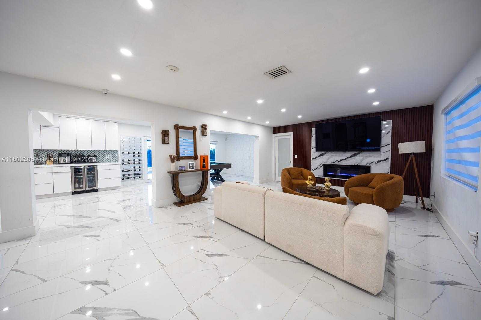 Small Image of 18250 NORTH WEST 86TH AVE, Hialeah Number 4
