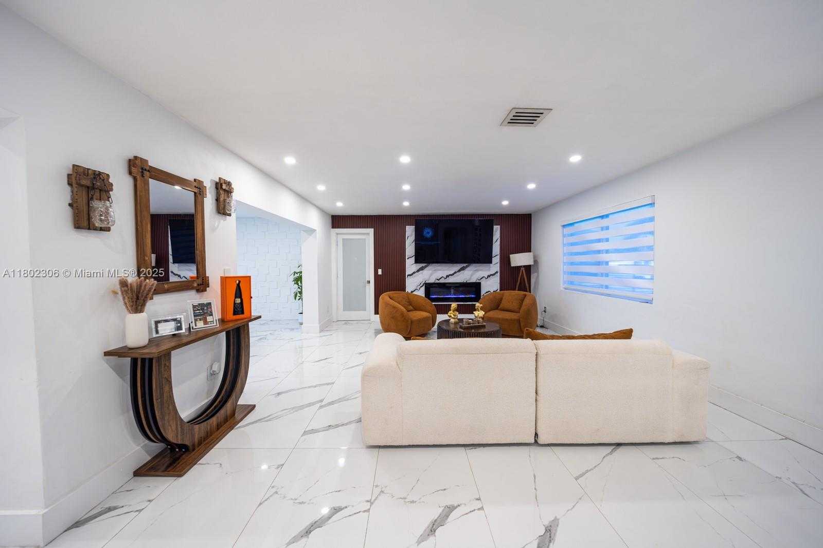 Small Image of 18250 NORTH WEST 86TH AVE, Hialeah Number 5