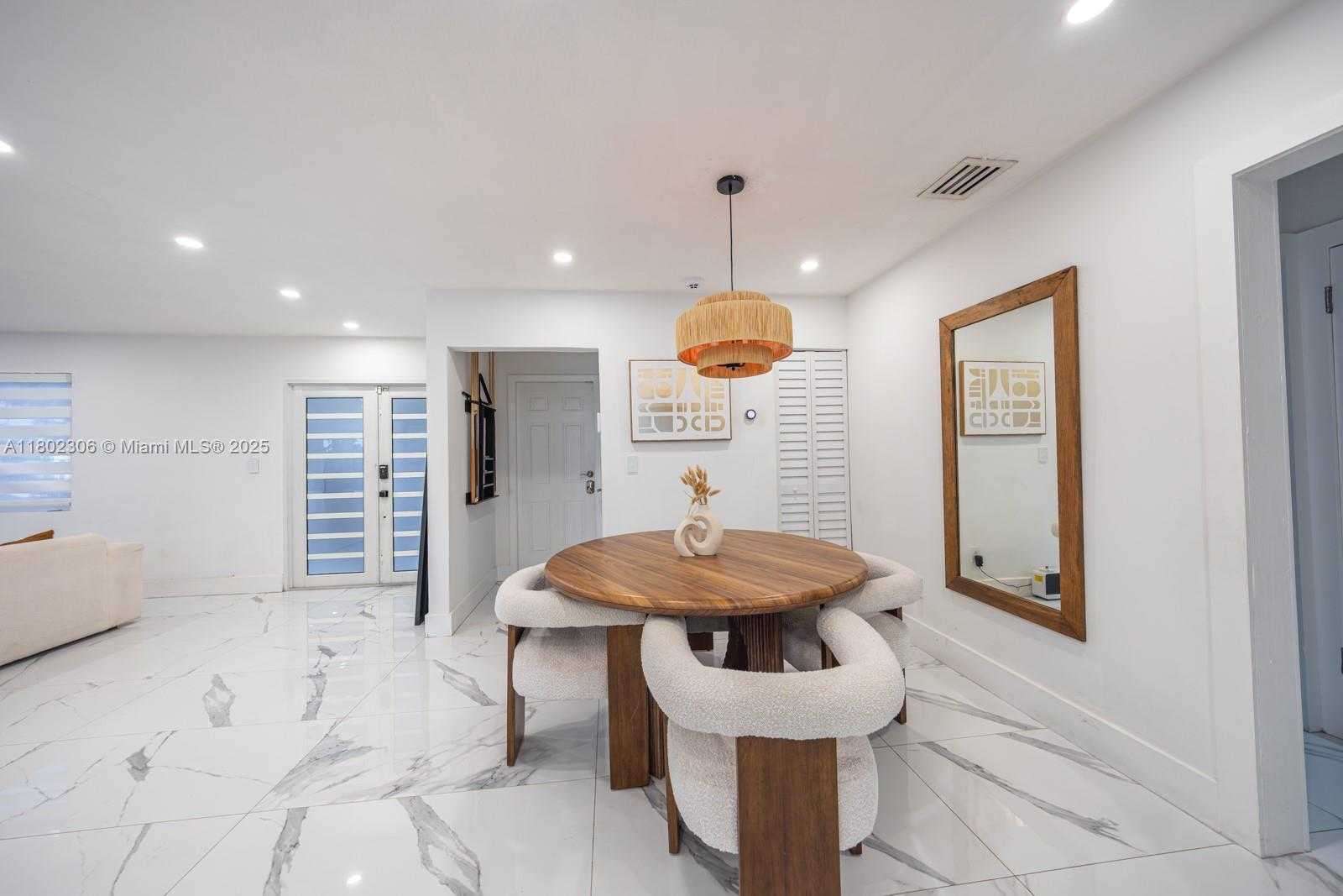 Small Image of 18250 NORTH WEST 86TH AVE, Hialeah Number 7