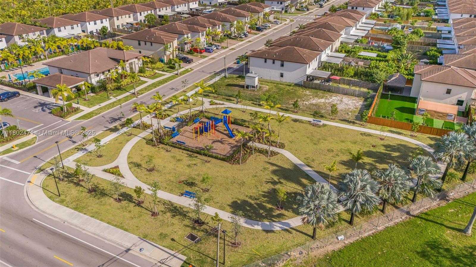 Small Image of 25280 SOUTH WEST 108TH CT, Homestead Number 37