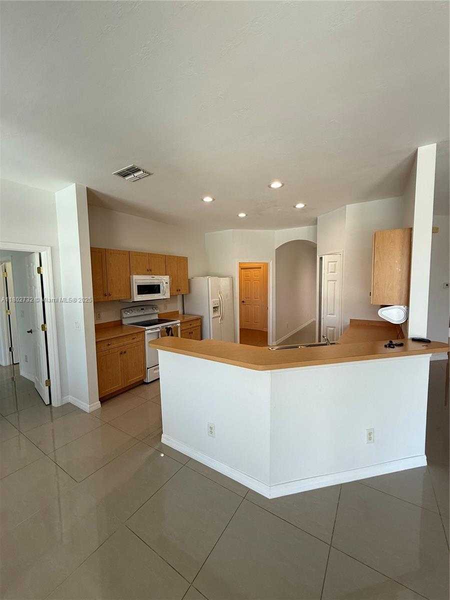 Small Image of 1309 NORTH EAST 16 TERR, Cape Coral Number 12