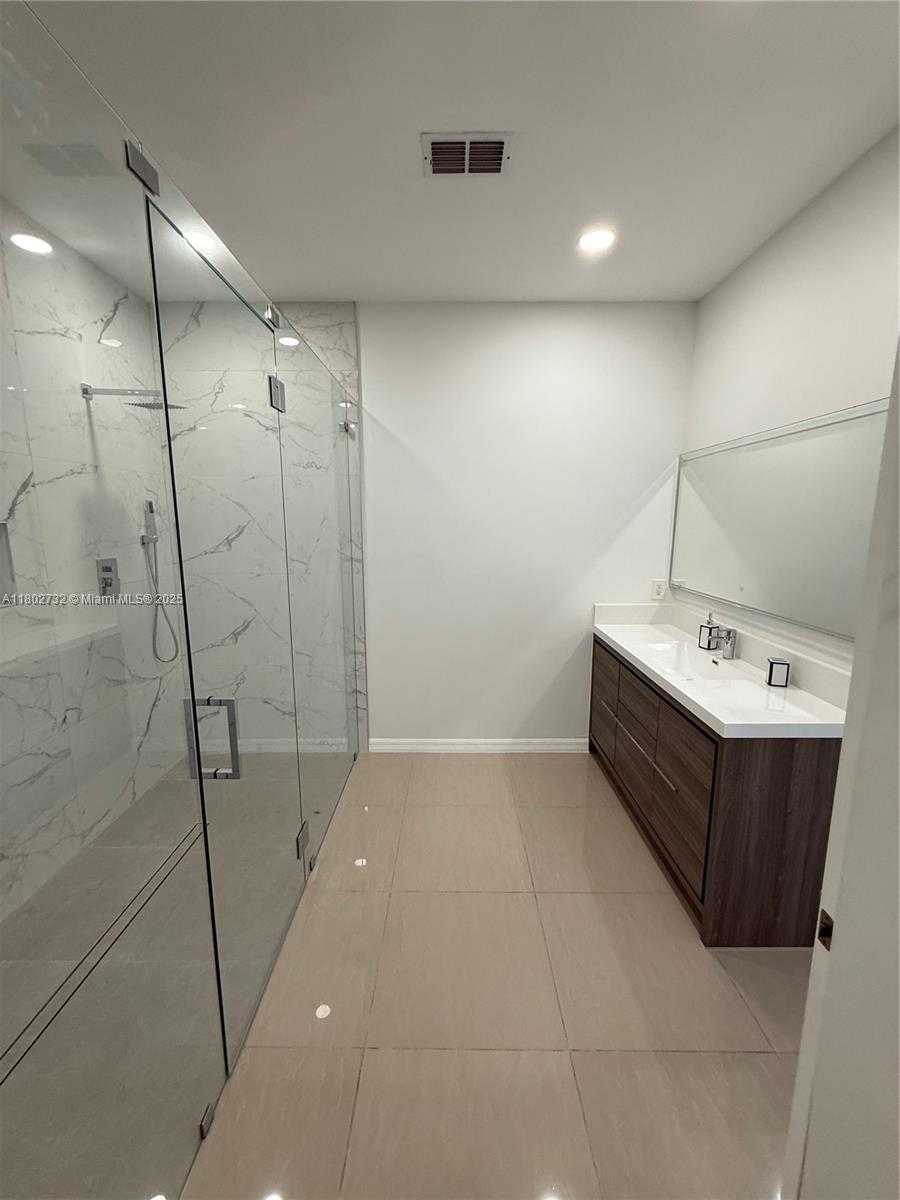 Small Image of 1309 NORTH EAST 16 TERR, Cape Coral Number 21