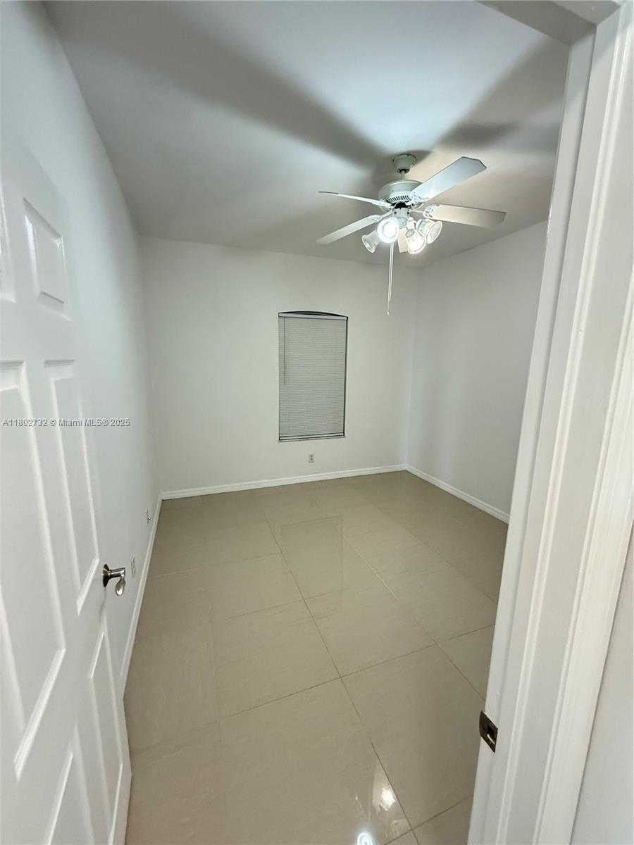 Small Image of 1309 NORTH EAST 16 TERR, Cape Coral Number 25