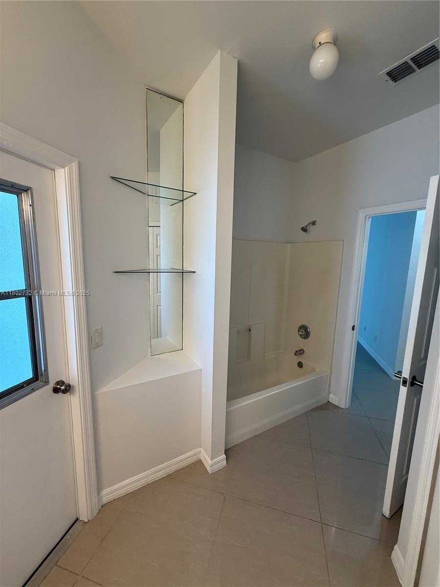 Small Image of 1309 NORTH EAST 16 TERR, Cape Coral Number 29