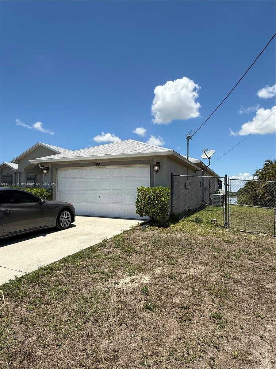 Small Image of 1309 NORTH EAST 16 TERR, Cape Coral Number 3