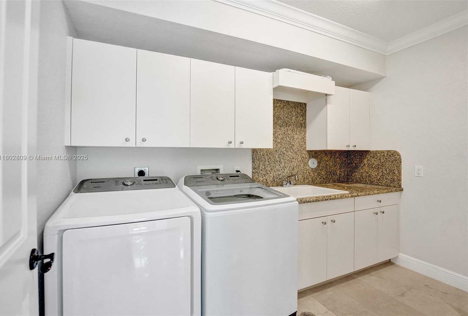 Small Image of 827 SOUTH EAST 2ND CT, Fort Lauderdale Number 25