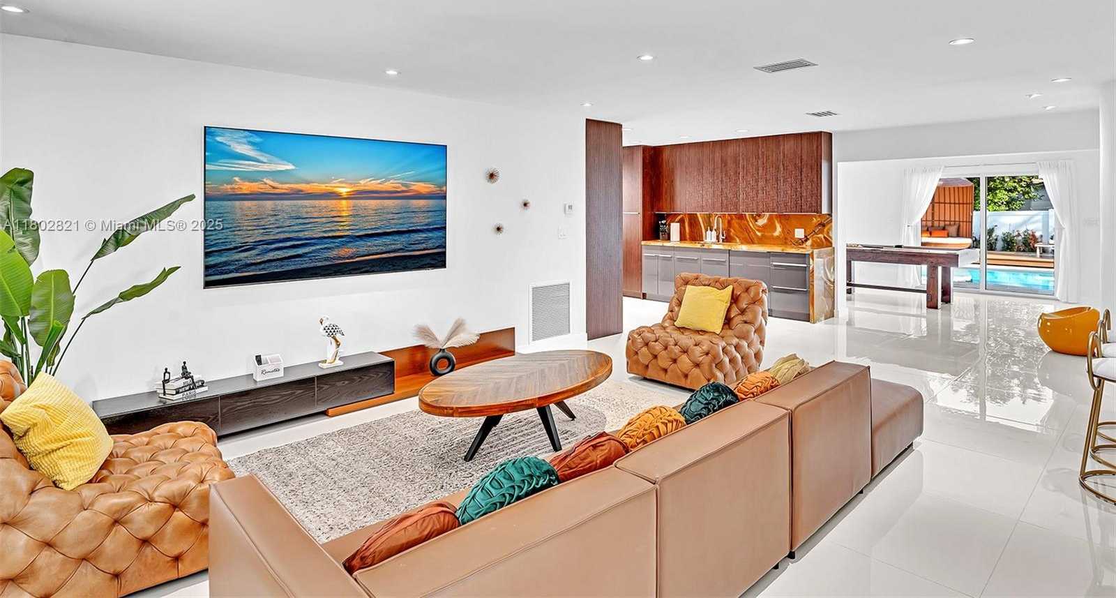 Small Image of 5005 JOHNSON ST, Hollywood Number 3