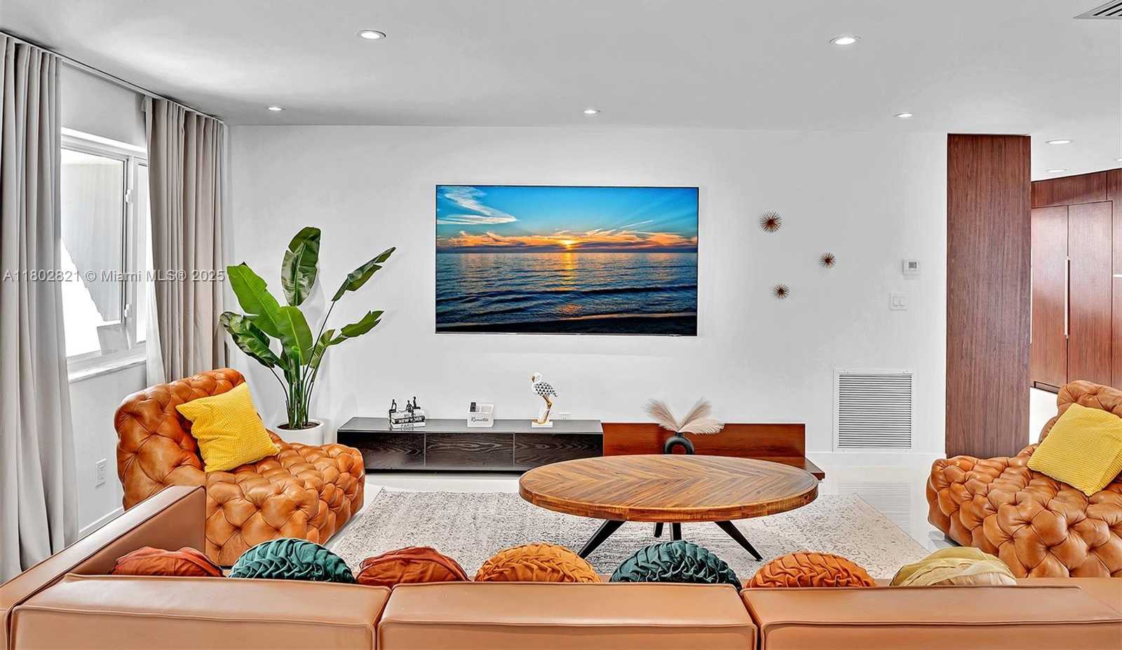 Small Image of 5005 JOHNSON ST, Hollywood Number 4