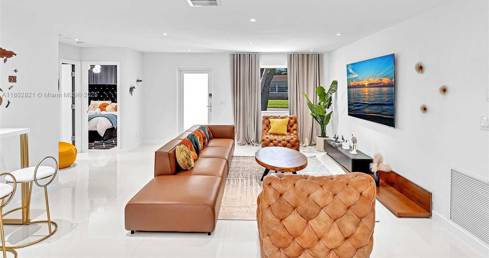 Small Image of 5005 JOHNSON ST, Hollywood Number 7