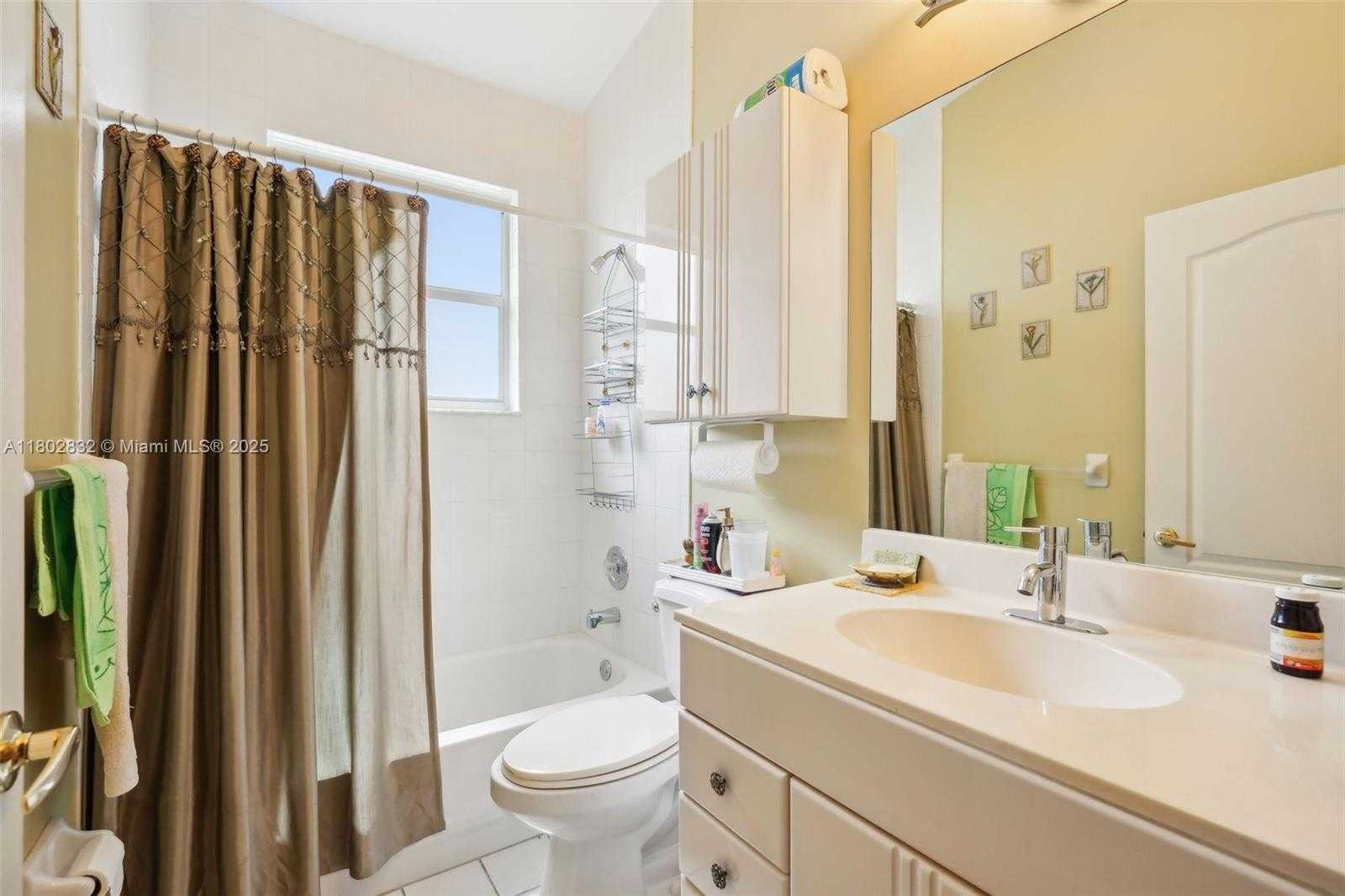 Small Image of 11672 NORTH WEST 13TH MNR, Coral Springs Number 18