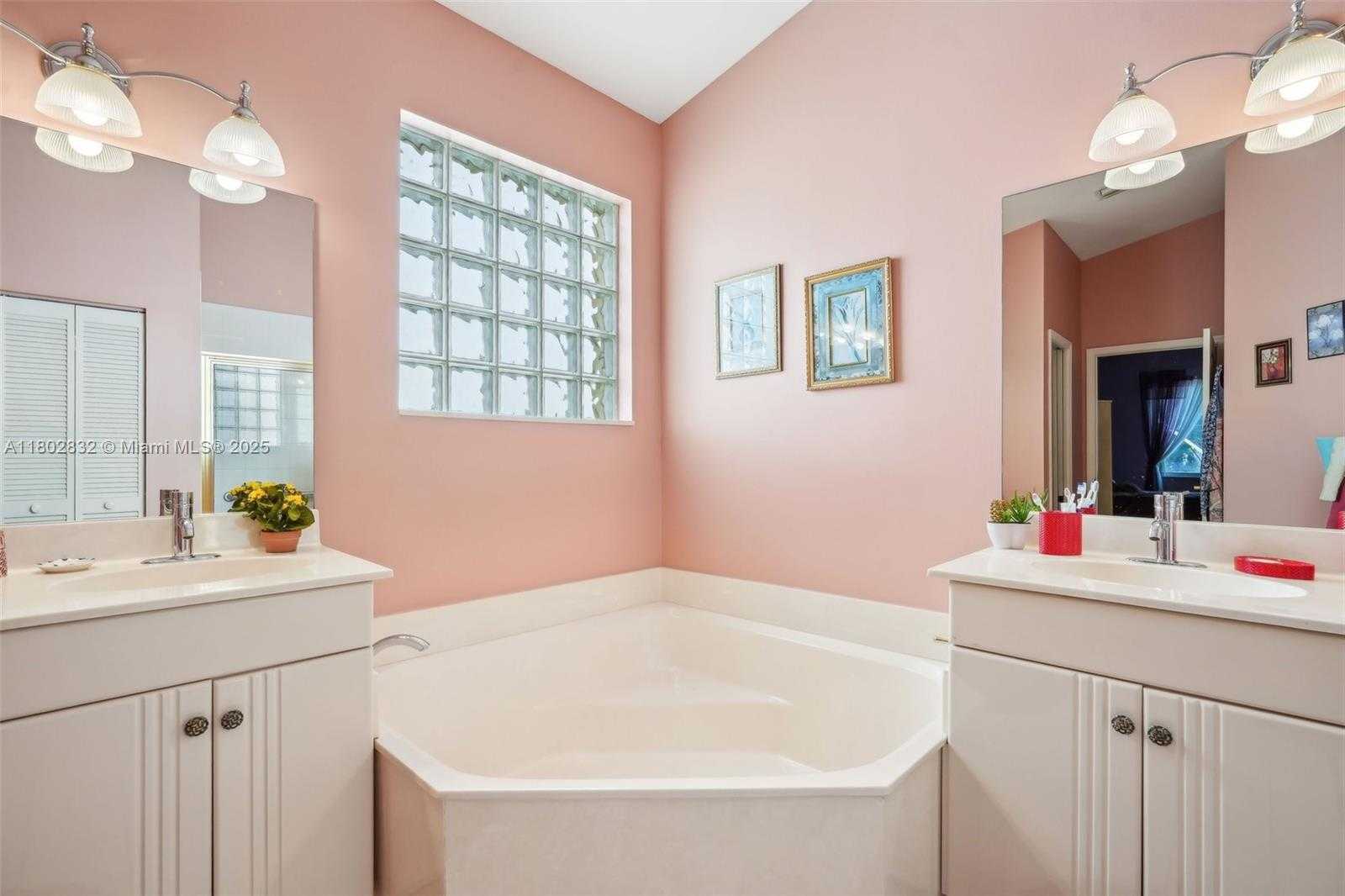 Small Image of 11672 NORTH WEST 13TH MNR, Coral Springs Number 25