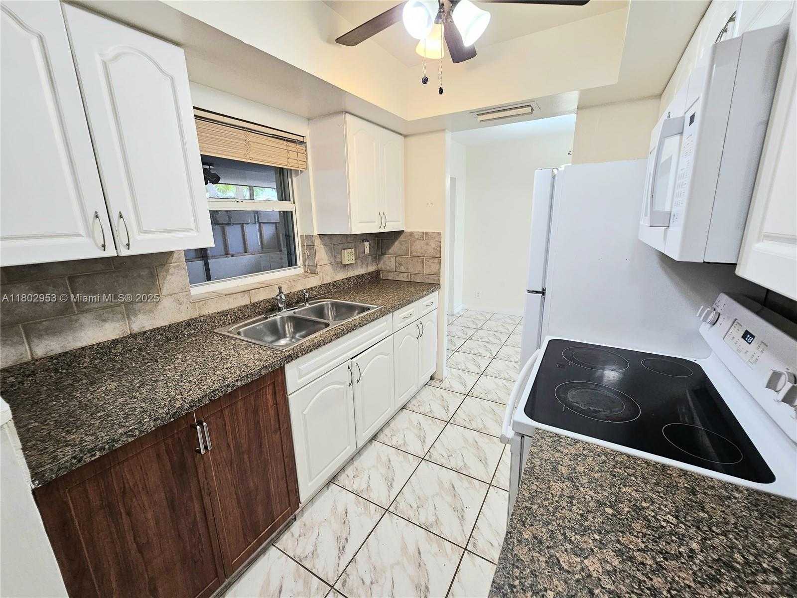 Small Image of 4461 NORTH WEST 61ST ST, North Lauderdale Number 17