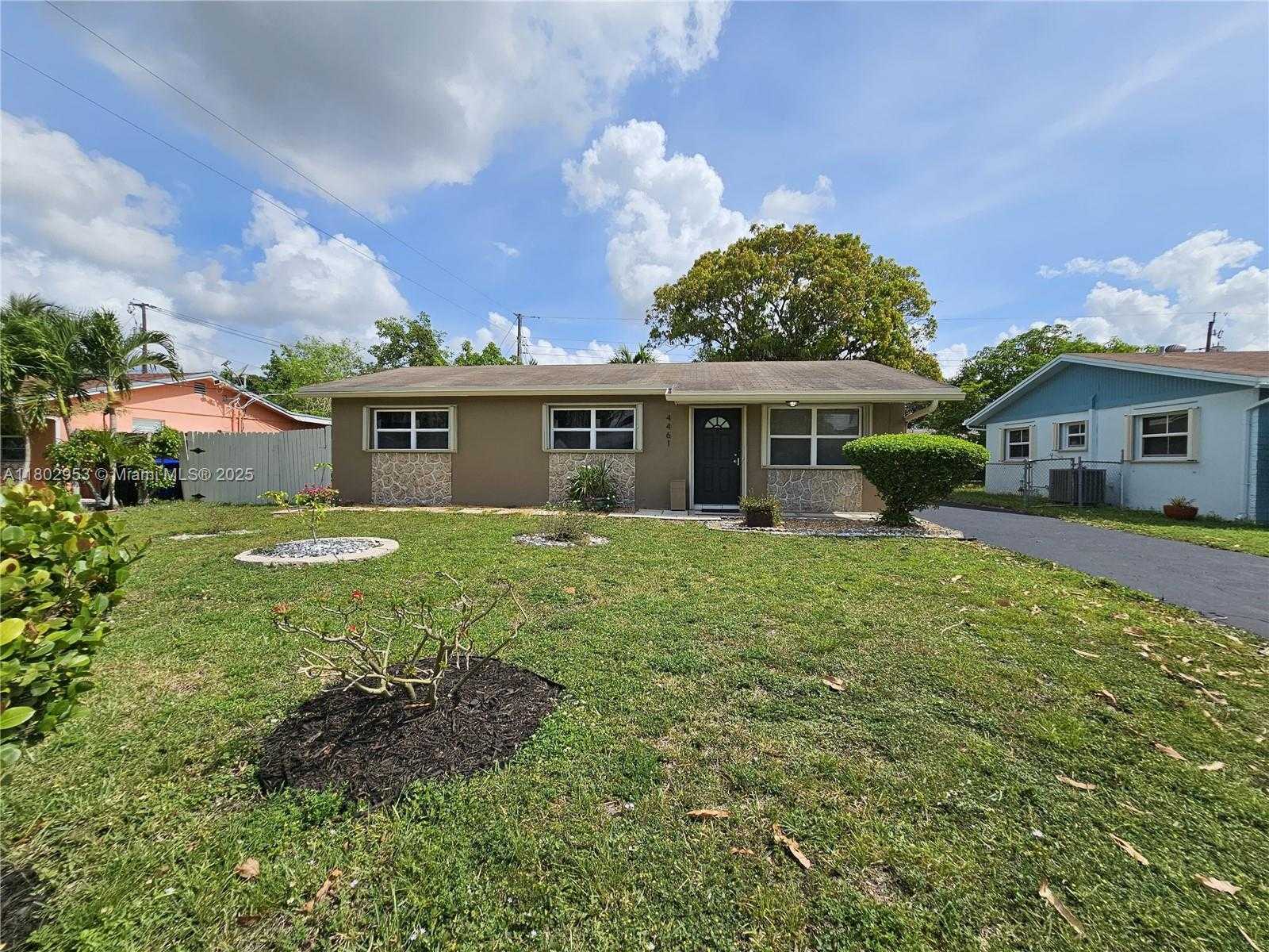 Small Image of 4461 NORTH WEST 61ST ST, North Lauderdale Number 2
